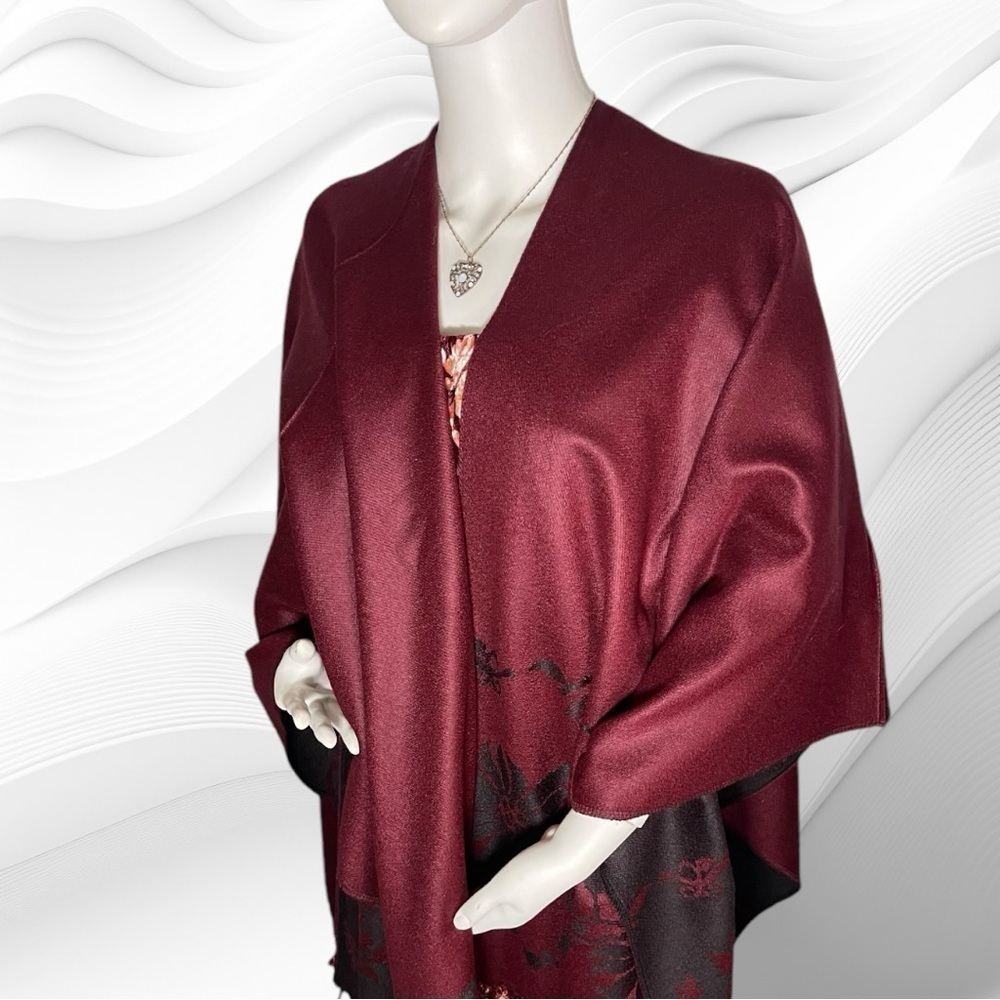 EUC! Reversible Burgundy Wine and plum Black Floral Accent Cape with Fringe - Picture 9 of 15